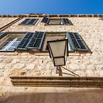 Sunce Palace Apartments With Free Offsite Parking