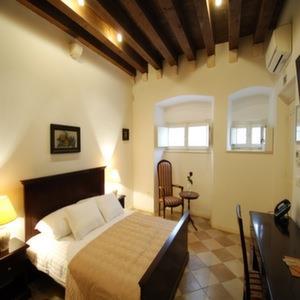 Sunce Palace With Free Offsite Parking Apartment *
