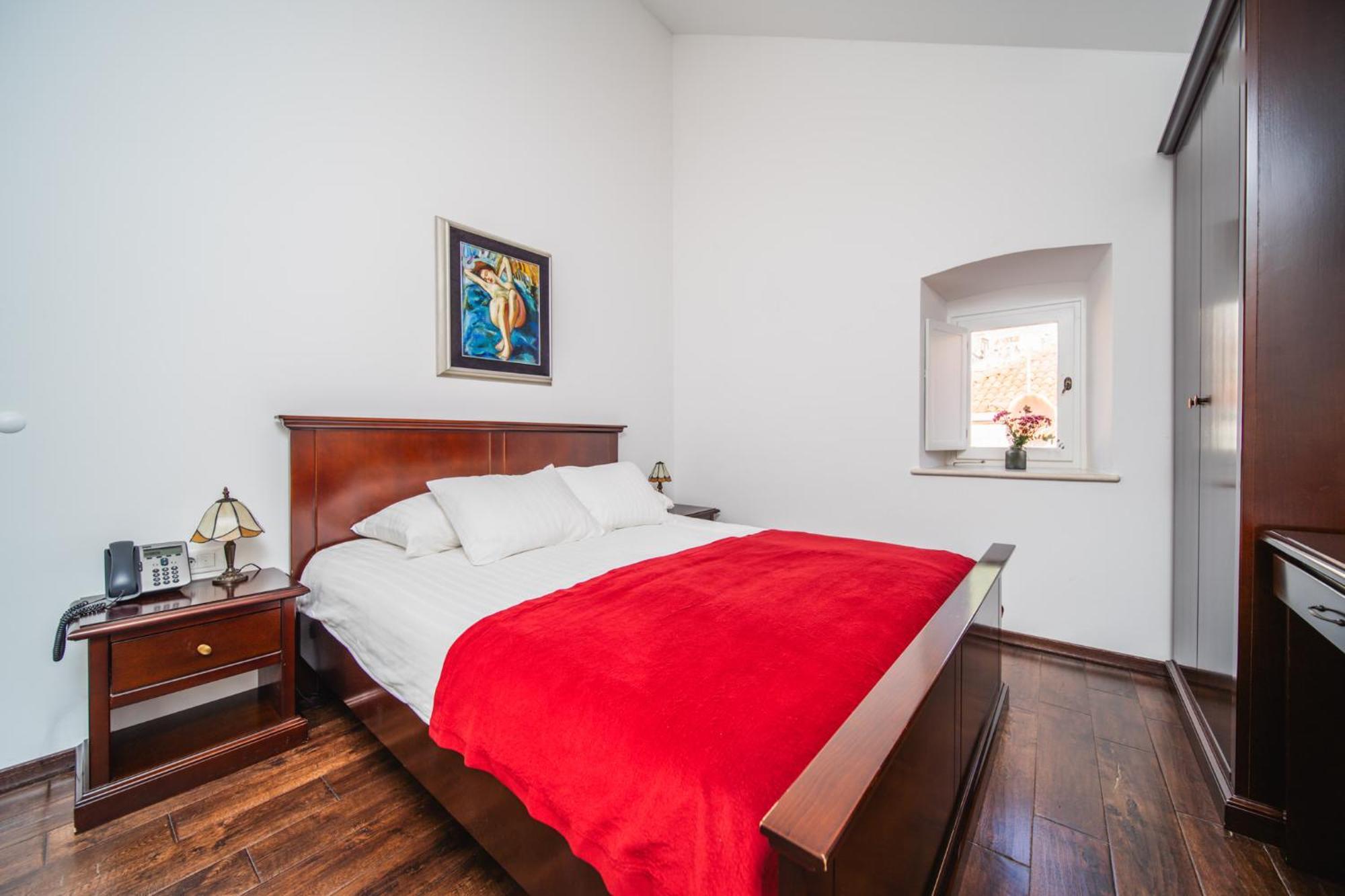 Sunce Palace With Free Offsite Parking Apartment *