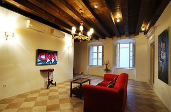Sunce Palace With Free Offsite Parking Apartment *